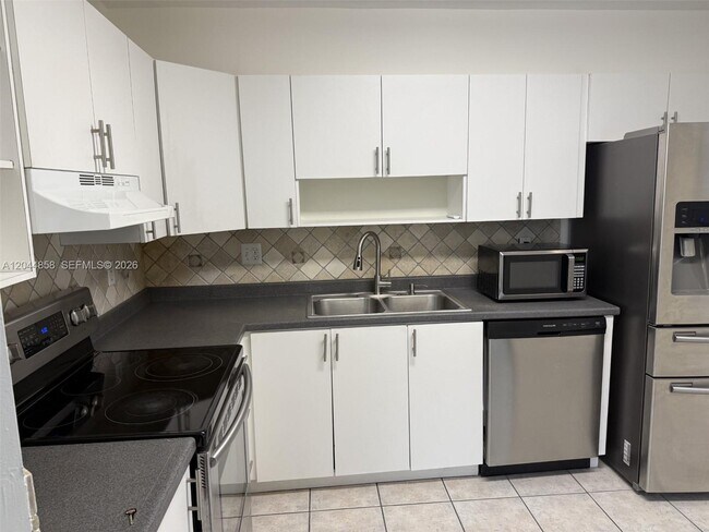 Building Photo - 9686 SW 138th Ave