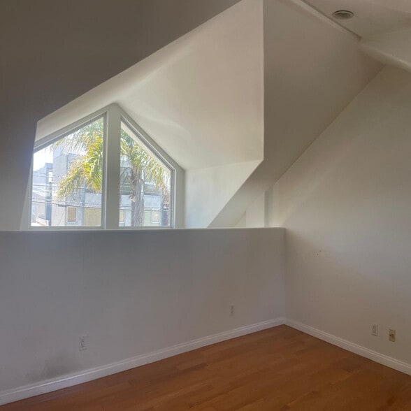 Building Photo - 1302 Electric Ave