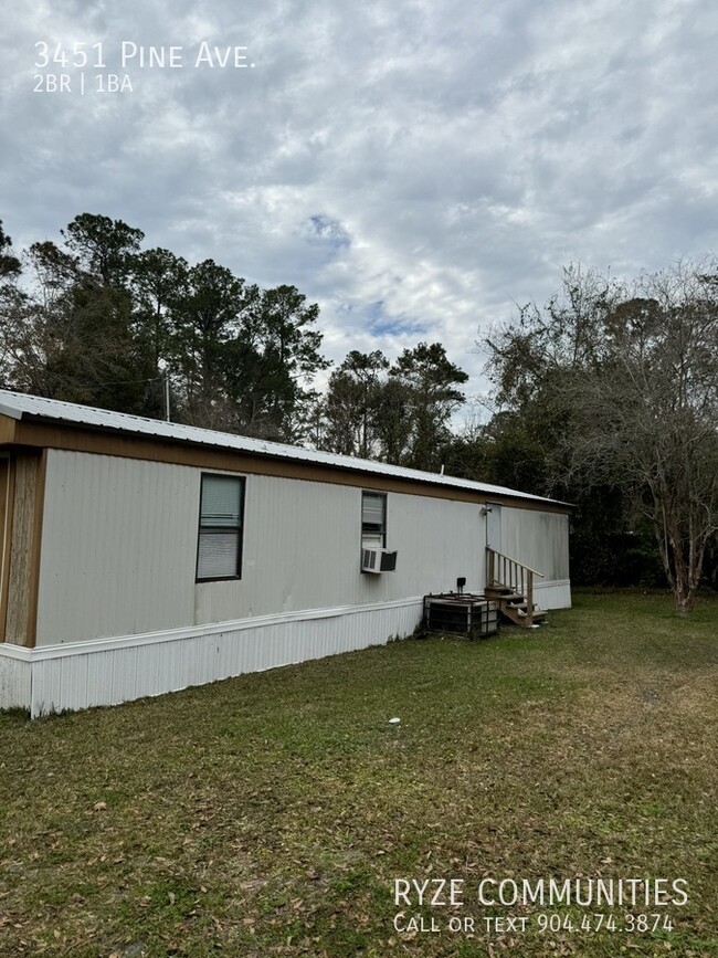 Building Photo - Spacious home with large yard