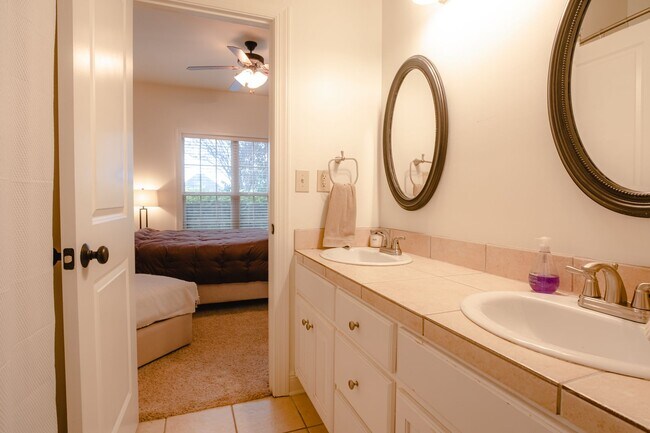 Building Photo - Solamere Subdivision