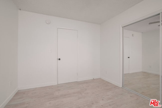 Building Photo - 1361 Riverside Dr