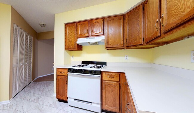 Building Photo - 1019 Waters Edge Dr