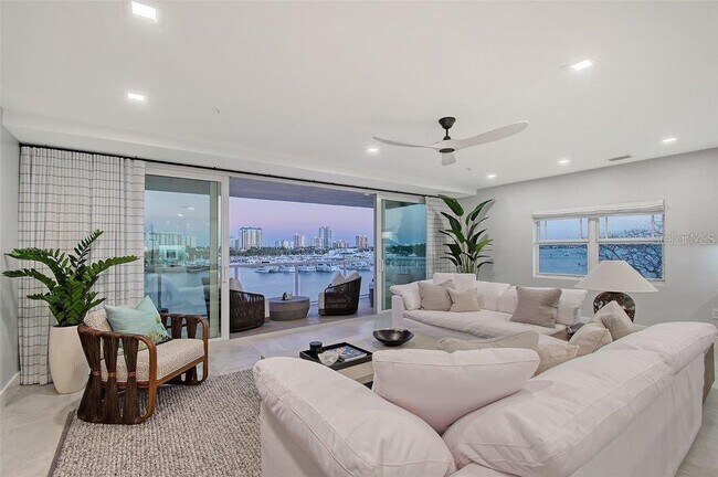 Building Photo - 650 Golden Gate Point