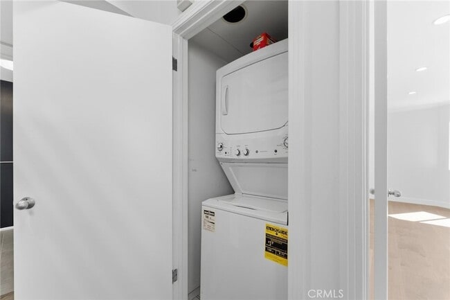 Building Photo - 1452 Loma Dr