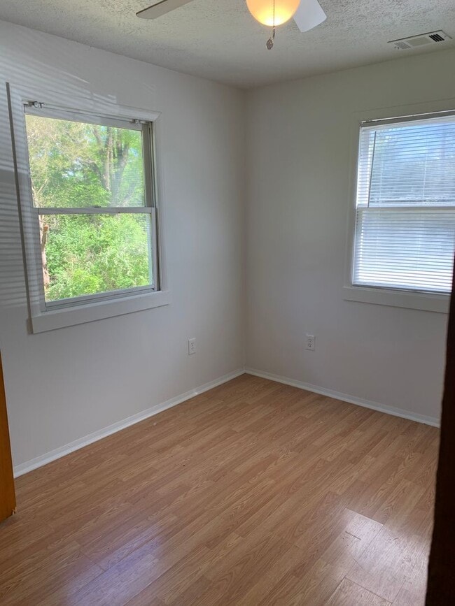 Building Photo - 3605 W Woodyard Rd