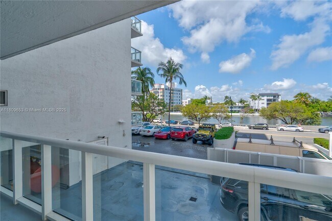Building Photo - 2457 Collins Ave