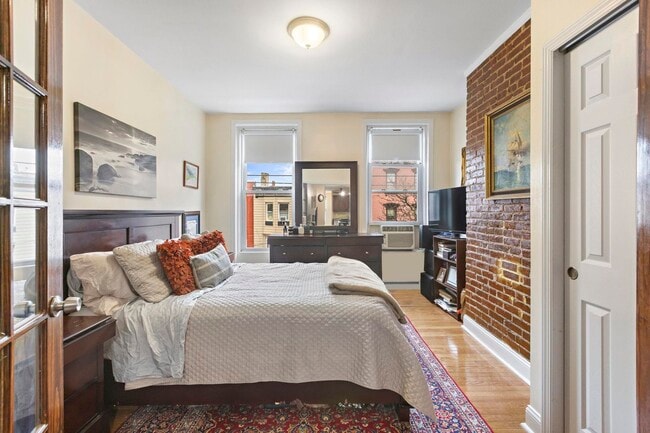 Building Photo - 211 Adams St