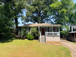 Building Photo - 400 Woodvale Ln