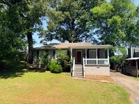 Building Photo - 400 Woodvale Ln