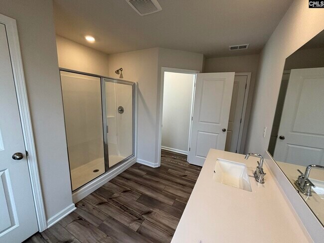 Building Photo - 520 Richmond Rd