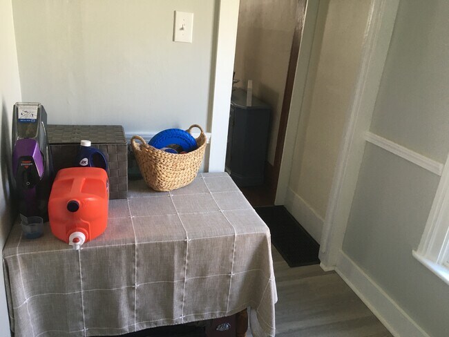 Building Photo - 231 Jones St