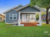 Building Photo - 3 Bedroom 2 Bathroom House in Mobile