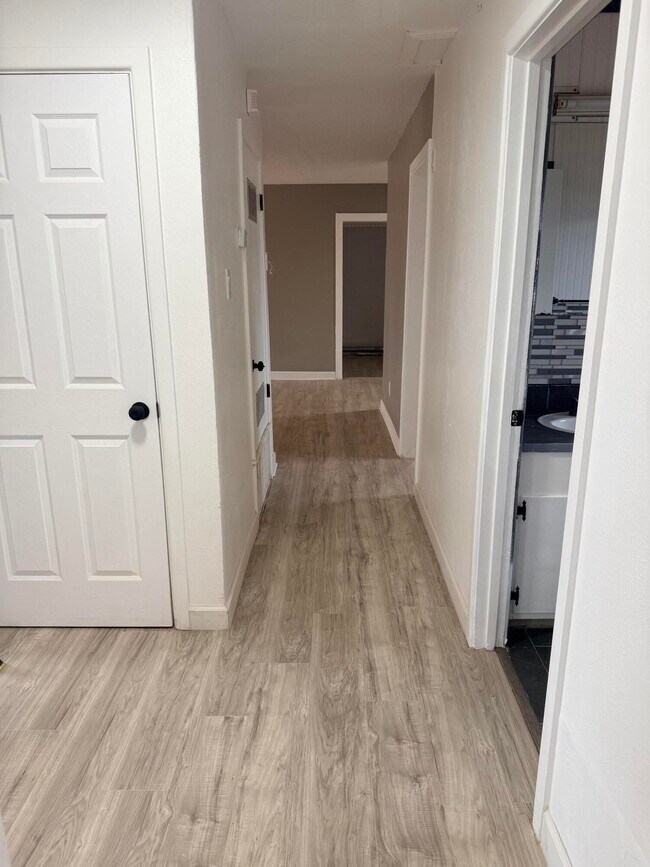 Building Photo - 1801 E 2nd St