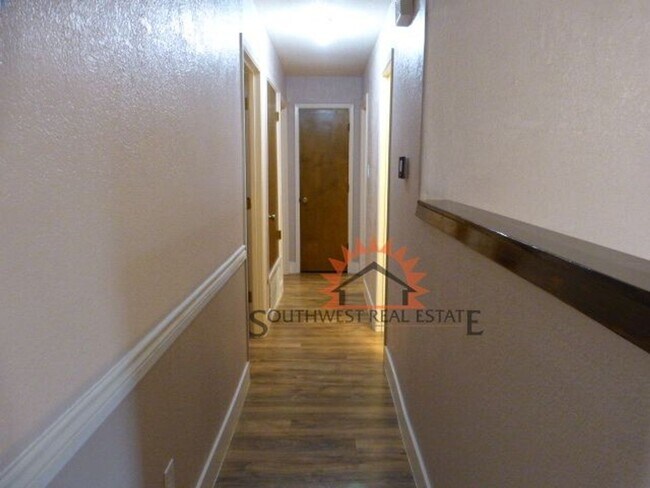Building Photo - Beautiful 3 bedroom 2 bath brick home