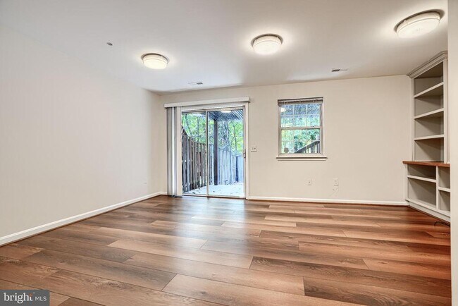 Building Photo - 6558 Ridgeborne Dr
