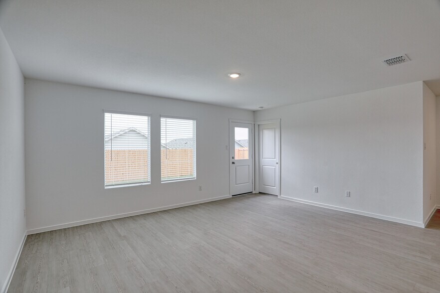 Building Photo - 803 Ginkgo Way