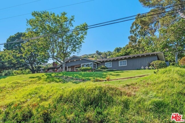 Building Photo - 6363 Sycamore Meadows Dr