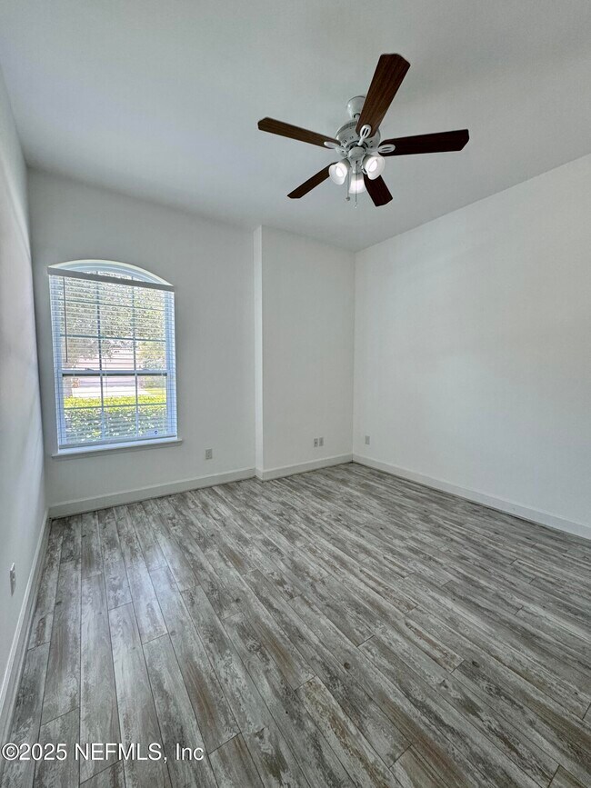 Building Photo - 559 Majestic Eagle Dr