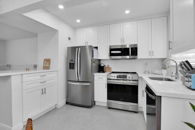 Building Photo - 7910 SW 55th Ave