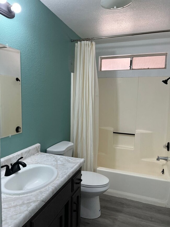 Building Photo - Please contact Vaughn Realty to set up an ...