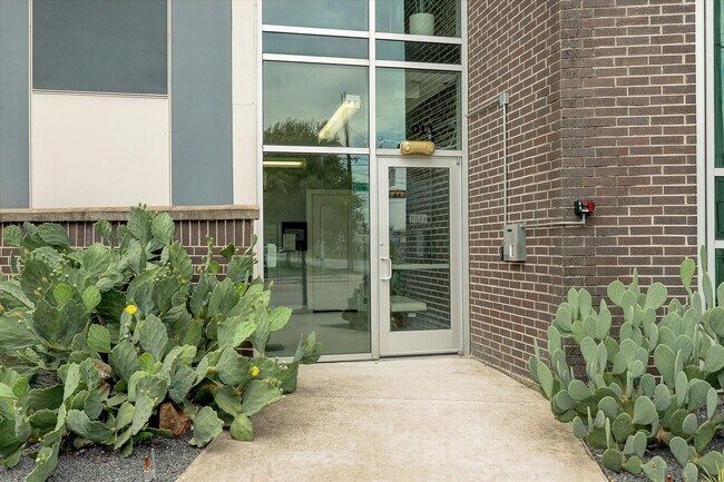 Building Photo - 1011 Studemont St