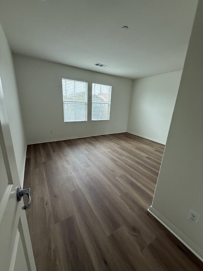 Building Photo - New flooring & paint!  Large backyard - landscaped and ready for garden!   Community pool, fitnes...