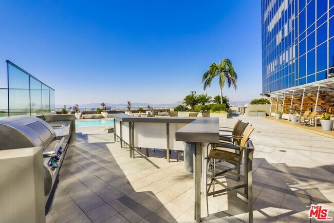 Building Photo - 1100 Wilshire Blvd