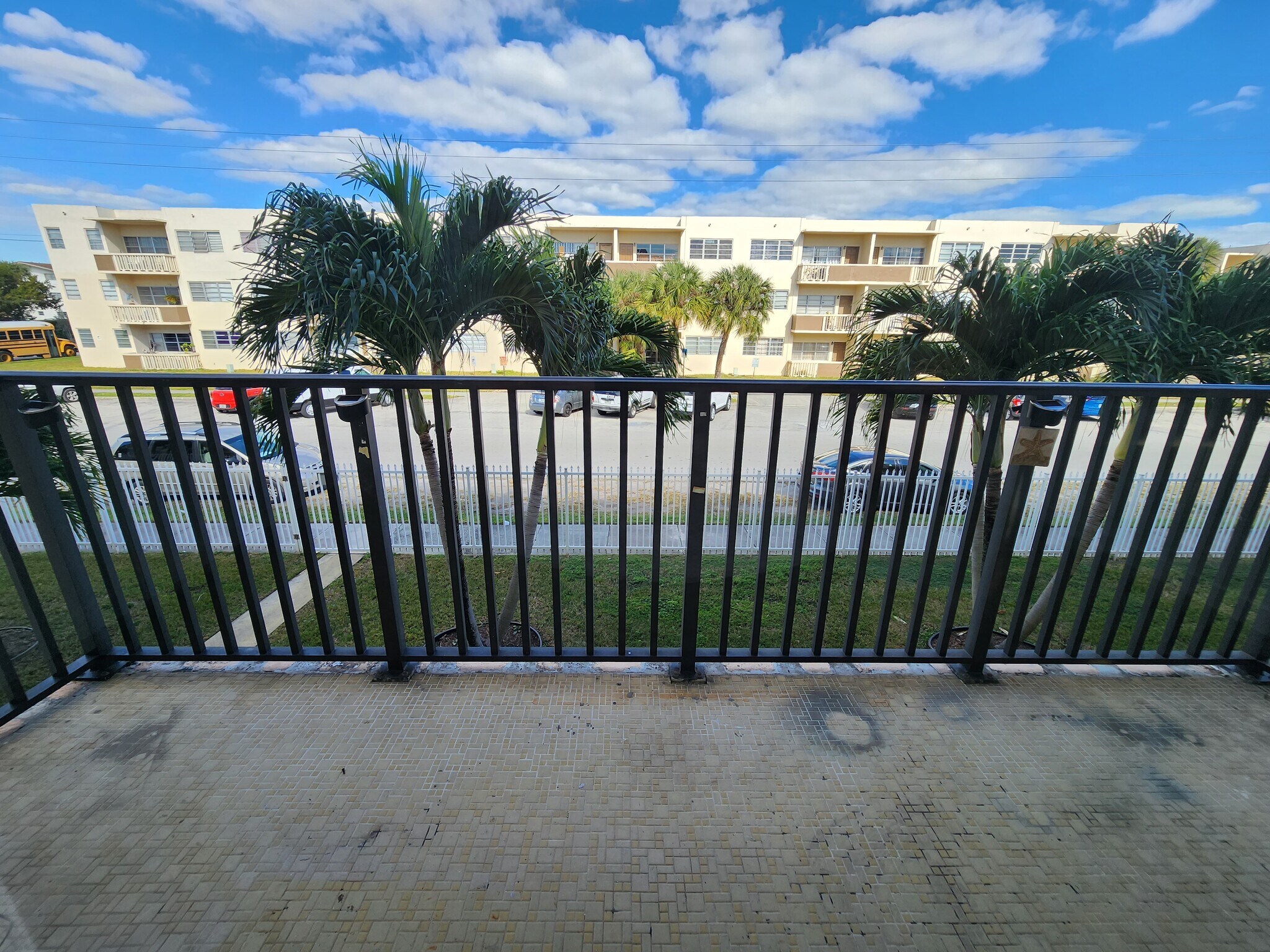 Building Photo - 1400 NE 169th St