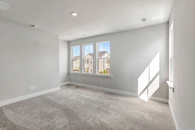 Building Photo - "Resort-Style Living Begins Right at Your ...