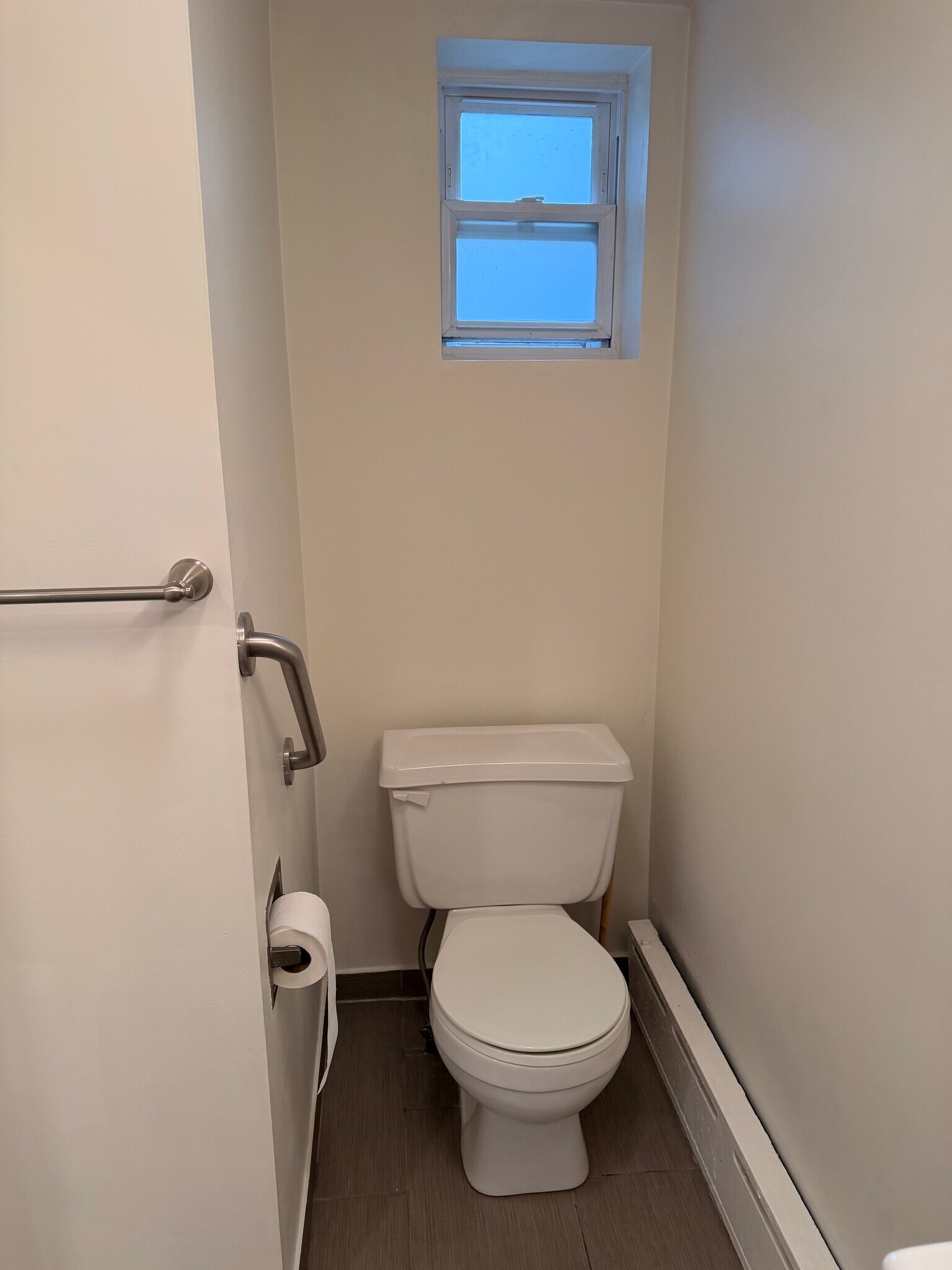 Building Photo - 2049 Snyder Ave