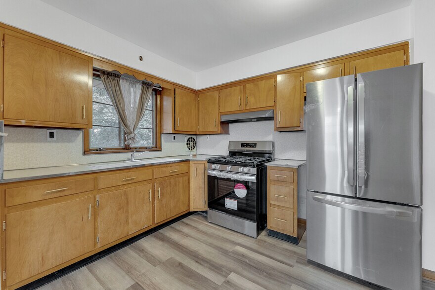 Building Photo - 480 N Midland Ave
