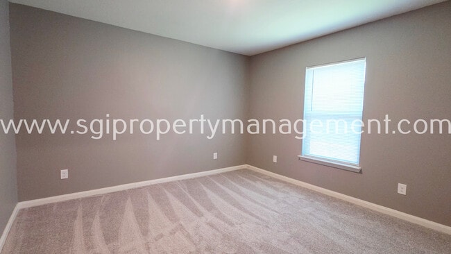 Building Photo - 942 Primrose Dr
