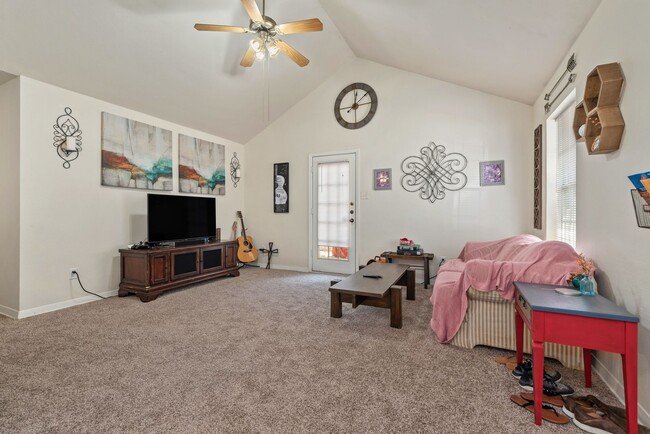 Building Photo - AUGUST PRE-LEASE!!  Cute 2 Bedroom 2 Bathr...