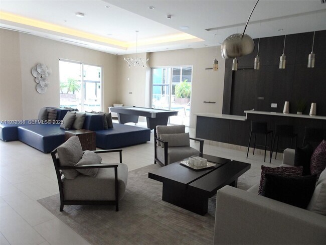 Building Photo - 1010 SW 2nd Ave