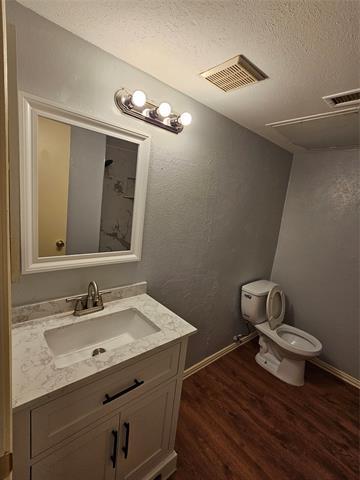 Building Photo - 701 Towne House Ln