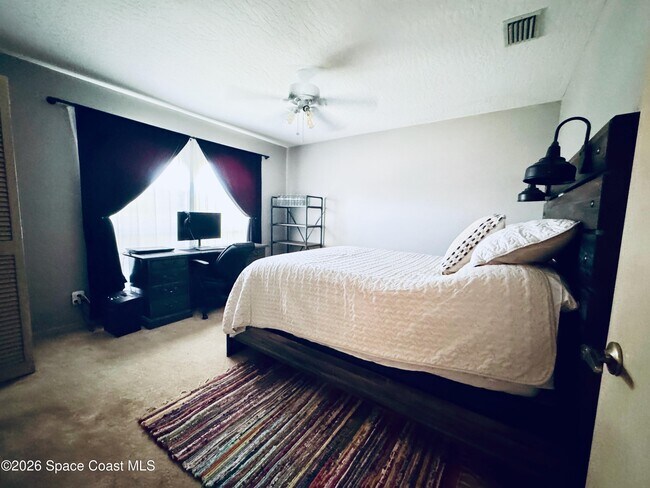 Building Photo - 2065 Thistle Dr