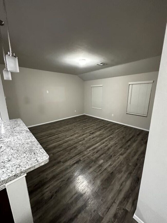 Building Photo - Open Floor Plan - Great Location - Putnam City Schools