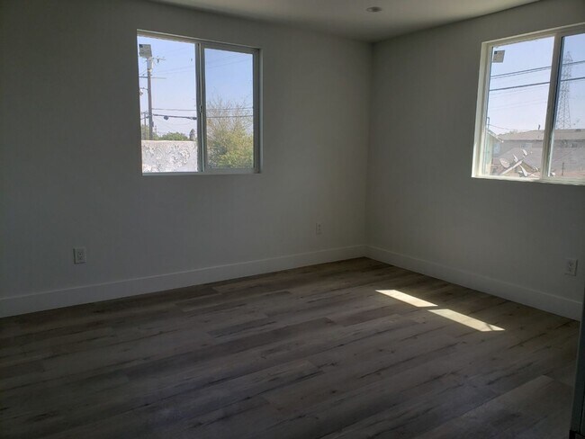 Building Photo - AVALON (10960)