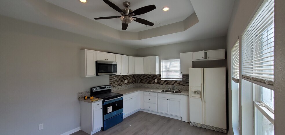 Kitchen - 16513 W Sandy Meadows Dr
