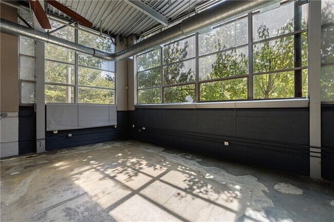 Building Photo - 400 Village Pkwy