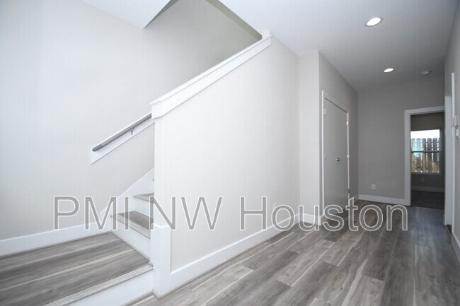 Building Photo - 5904 Gardendale Dr