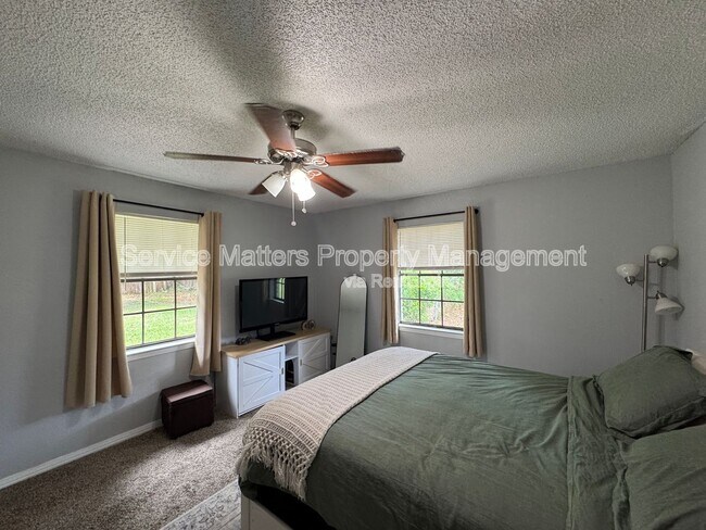 Building Photo - 4213 Queens Ct