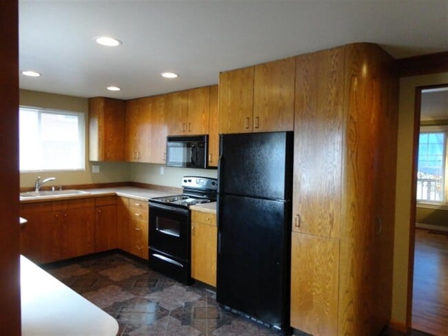 Building Photo - Charming Everett Rambler — 3 Bedrooms + Bonus Room