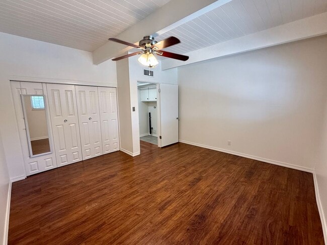 Building Photo - Beautiful 1 Bedroom, 1 Bathroom Condo-Style Home with Garage