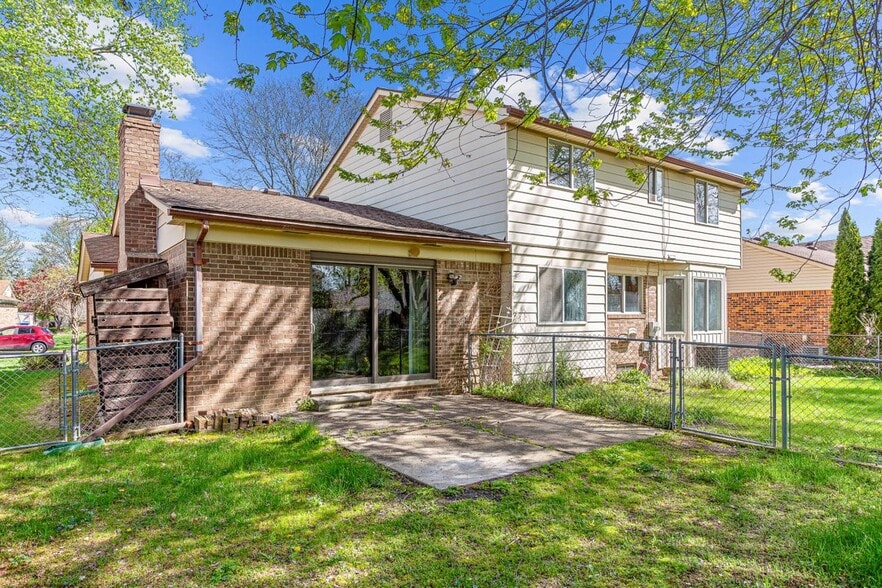 Building Photo - 46323 Gainsborough Dr
