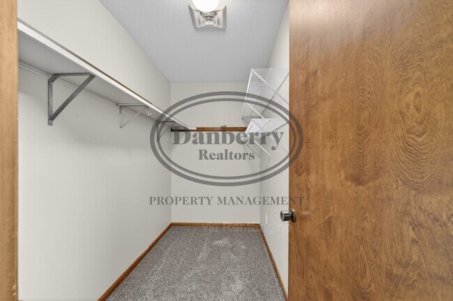 Building Photo - 3018 Gleneagle Dr