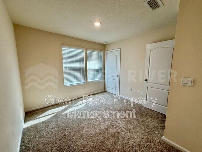 Building Photo - 575 Oakleaf Plantation Pkwy