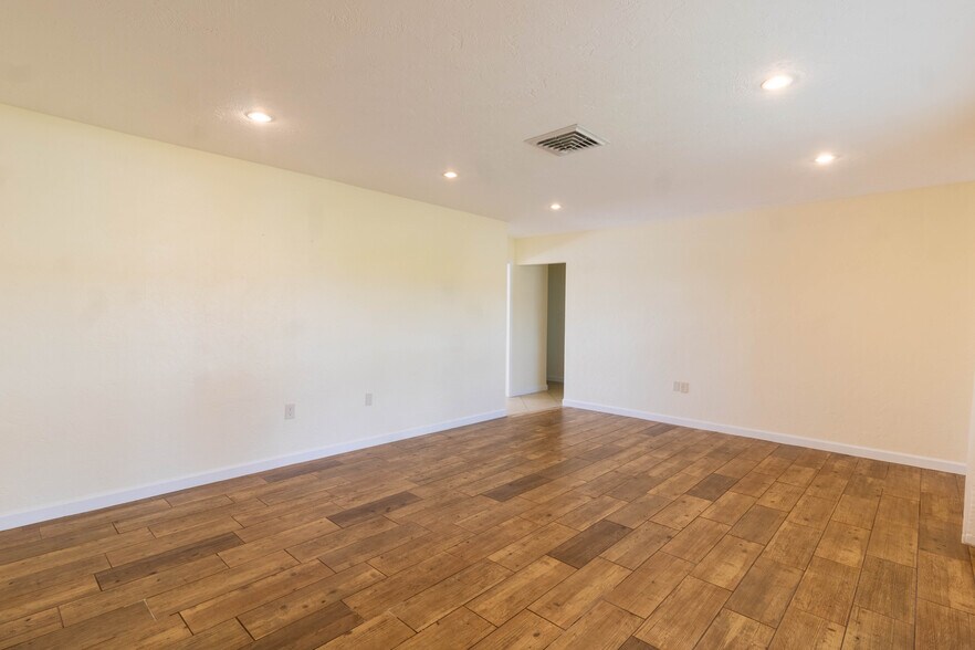 Building Photo - 1036 N Cypress Point Dr