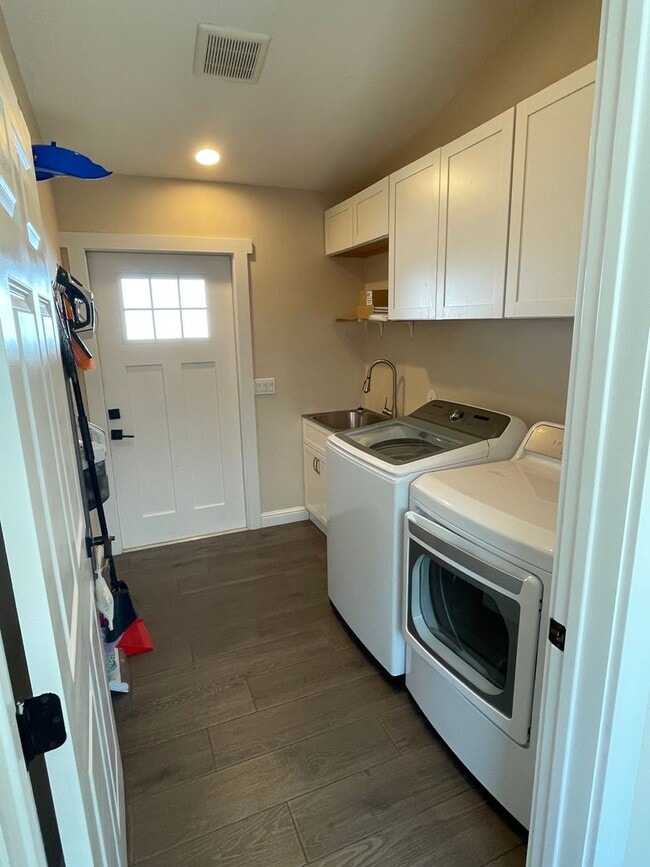 Building Photo - Beautiful 3 bedroom 3 bath home on dry side Waimea