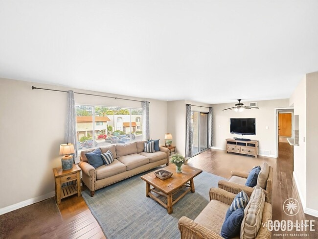 Building Photo - Beautiful 2BD/2BA w/ Reserved Parking and A/C in College Area!